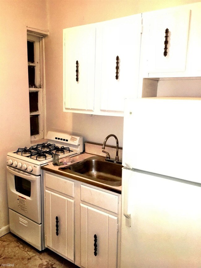 Building Photo - 236 E 77th St