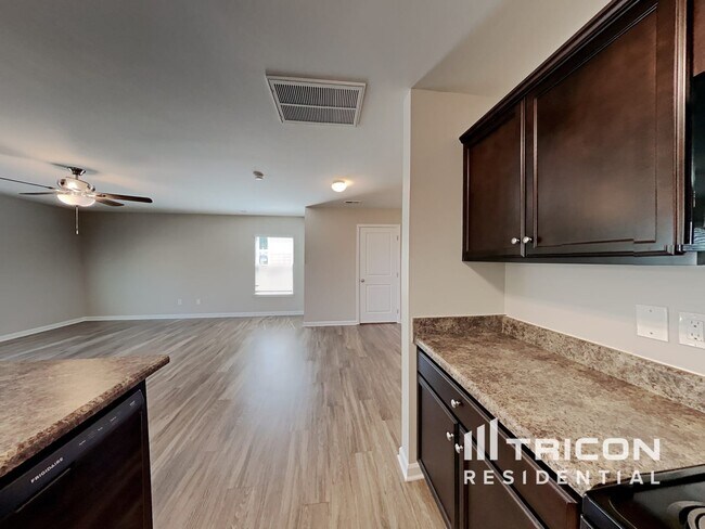 Foto del edificio - 4450 Oak Pointe Drive Winston Salem NC