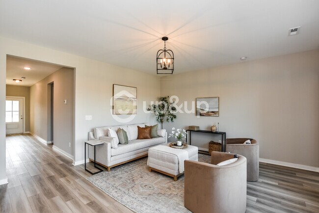 Building Photo - Fantastic 4bd/2ba home! Let yourself in!
