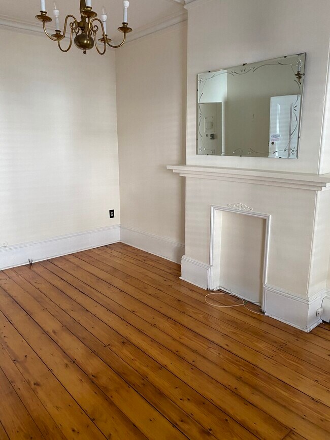 Foto del edificio - 685 E 7th St