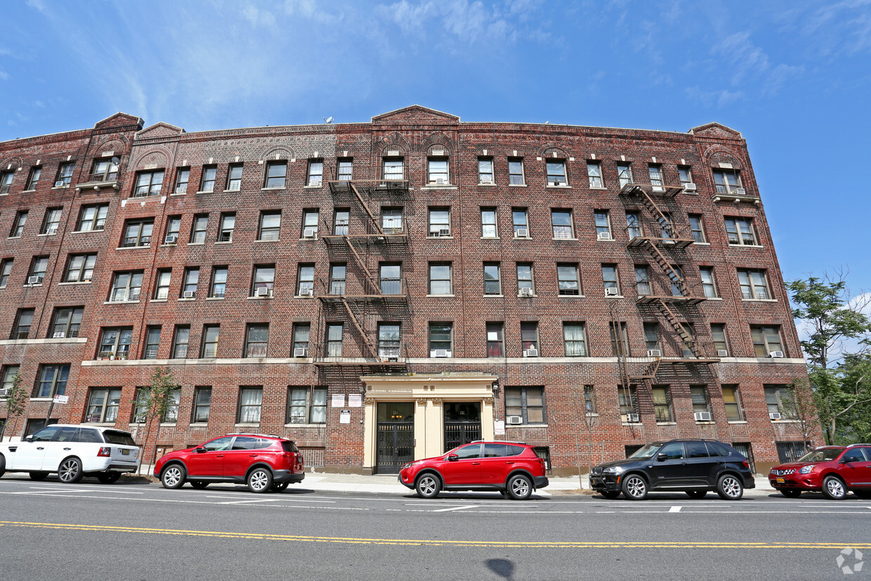 Building Photo - 131 Fort George Avenue