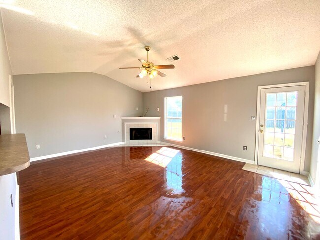 Foto del edificio - ****JUST REDUCED****7409 Crystal Dr Horn L...