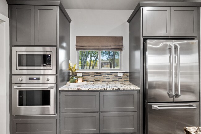 Foto del edificio - 512 Barham Ln