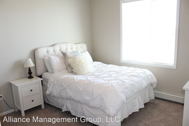 Building Photo - 2681 Whispering Creek Cir S
