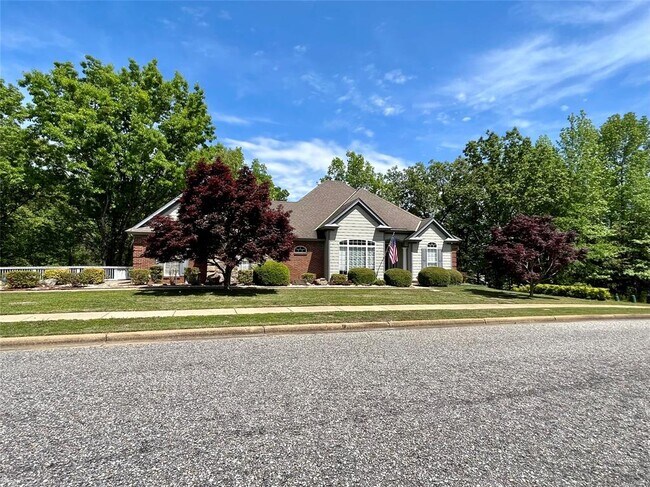 Building Photo - 704 Emerald Dr