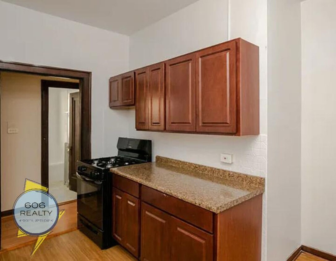 Foto principal - Beautiful Large Berwyn Apts on Wesley!