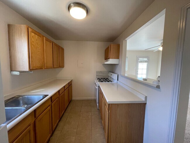 Building Photo - 5595
