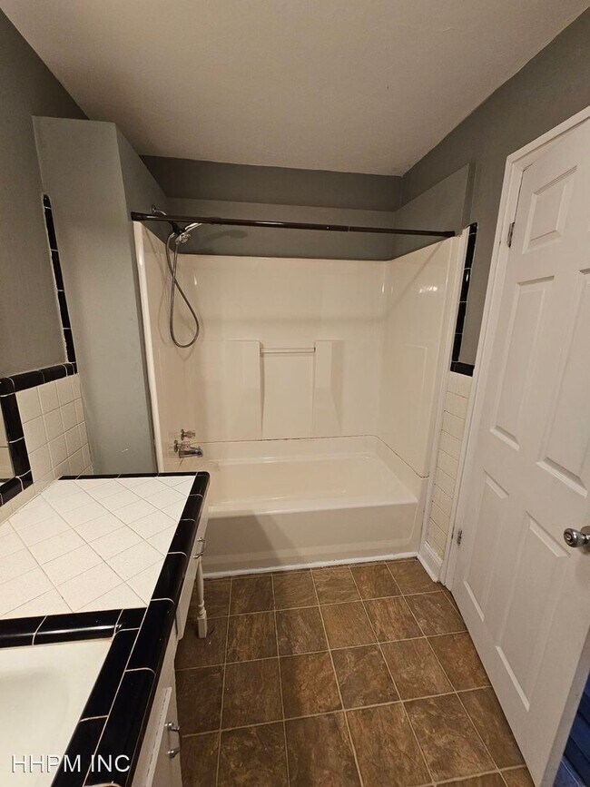 Foto del edificio - 3 br, 1 bath House - 211 West Rasch Road