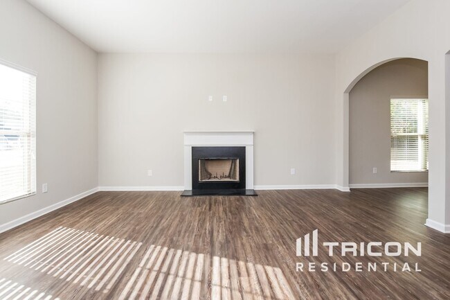 Foto del edificio - 347 Hawthorn Dr