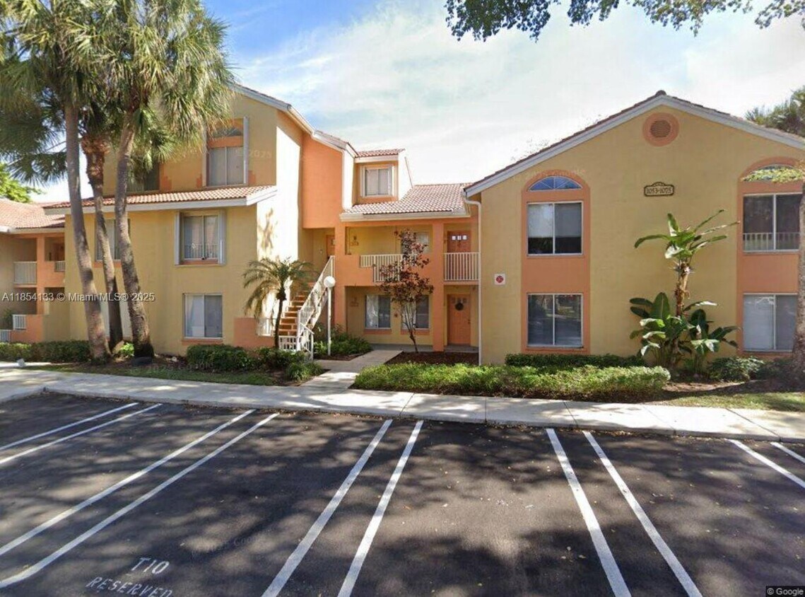Primary Photo - 1069 Coral Club Dr