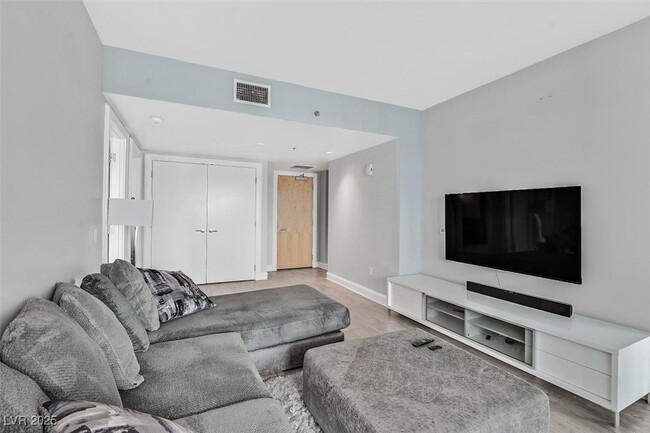 Building Photo - 2700 S Las Vegas Blvd