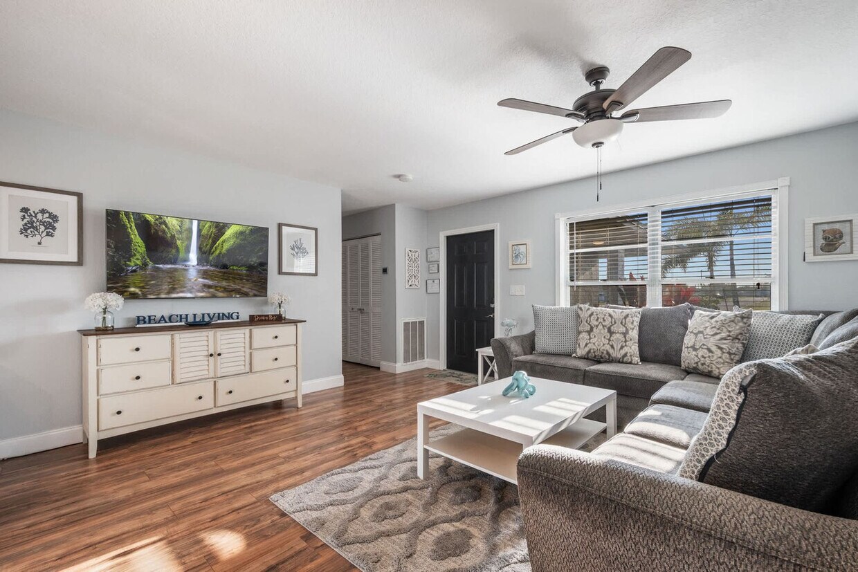 Foto principal - 1901 72nd St W