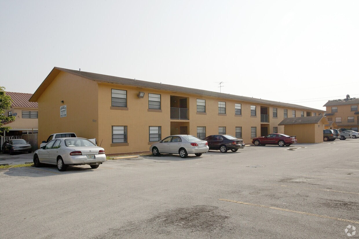 Foto principal - 5217 W 22nd Ct