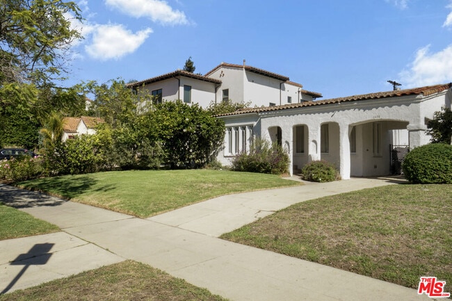 Foto del edificio - 2038 Malcolm Ave