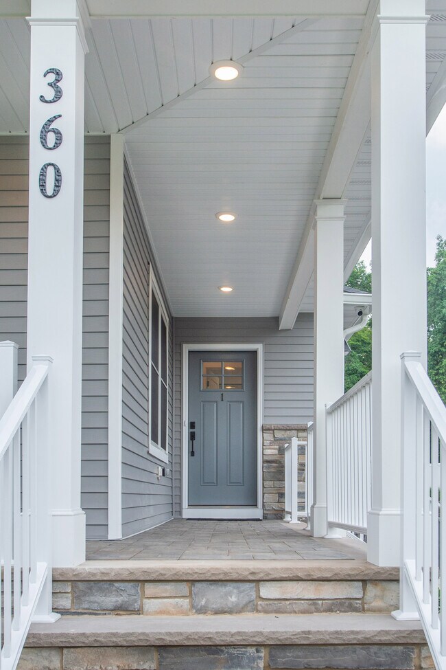 Foto del edificio - 360 Orange Rd