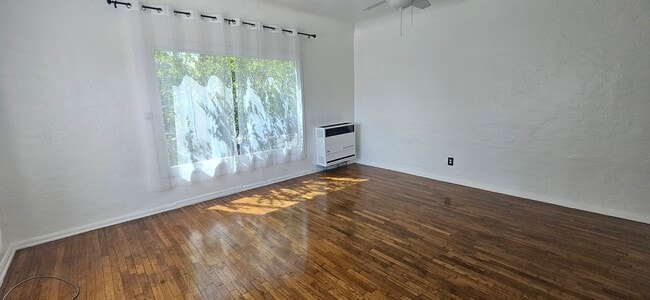 Living room - 1352 S Dunsmuir Ave