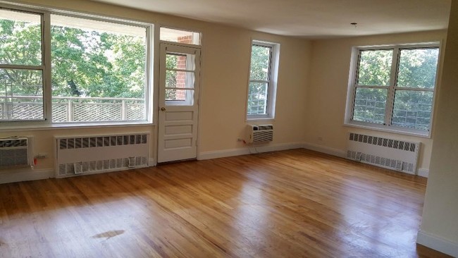 Foto del edificio - 9101 Shore Rd