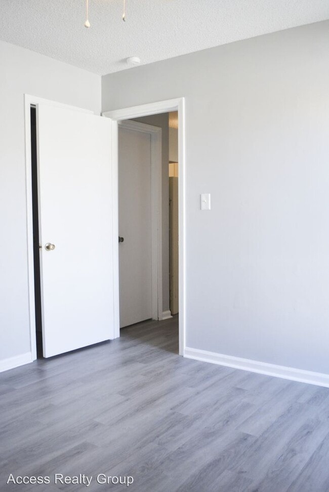 Building Photo - 2 br, 1 bath Apartment - 221 Sandpiper Dr