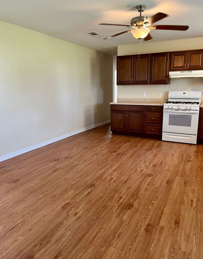 Building Photo - St. Amant 3br/2ba house for