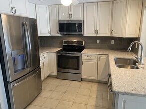 Building Photo - 2131 Montclair Dr
