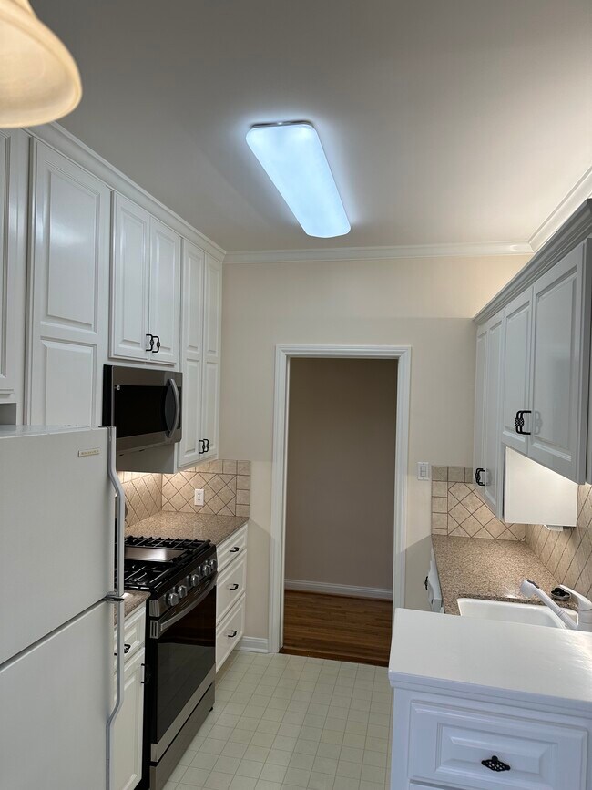 Building Photo - 459 S Palm Dr