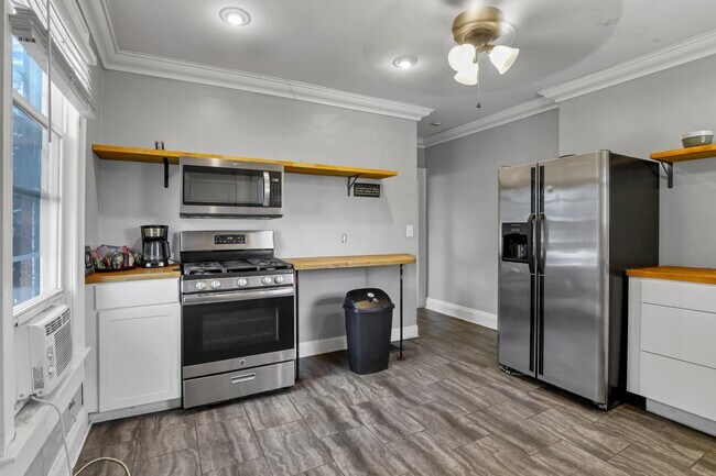 Building Photo - 614 E 2nd Ave