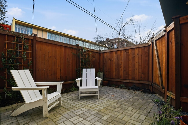 Building Photo - 619 Federal Ave E