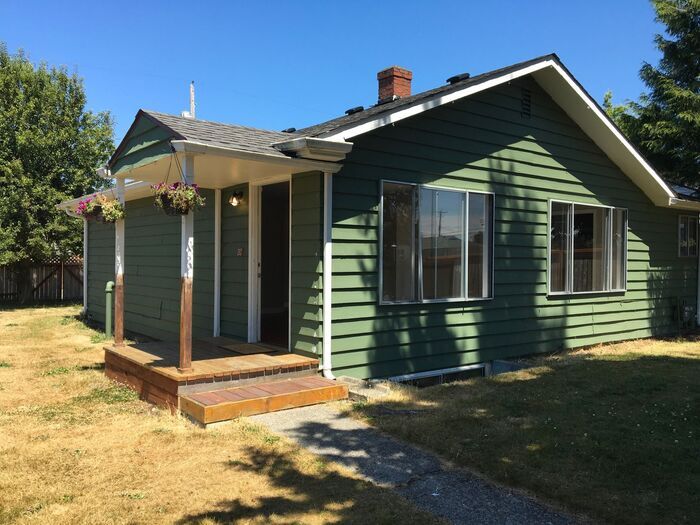 Primary Photo - N Tacoma home 3bdr 1 car garage w/ Large F...
