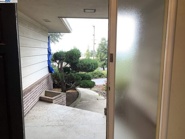 Foto del edificio - 2755 Pineridge Rd