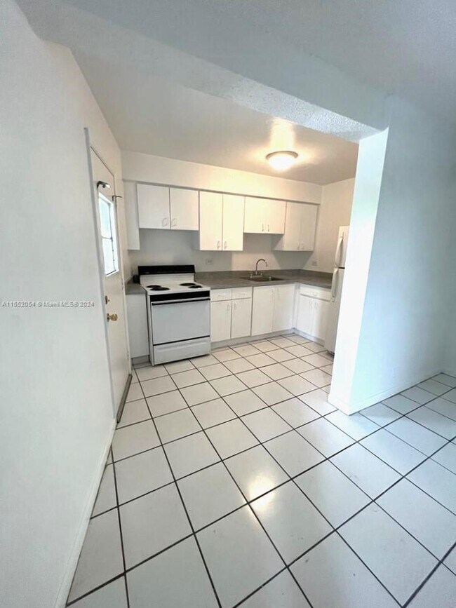 Foto del edificio - 1610 NW N River Dr