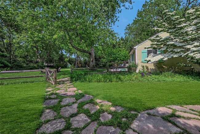 Foto del edificio - 400 Town Creek Ln