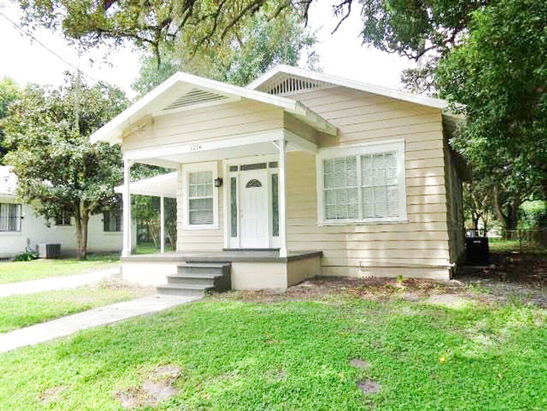 Primary Photo - PRICE REDUCTION! 3/1.5 House