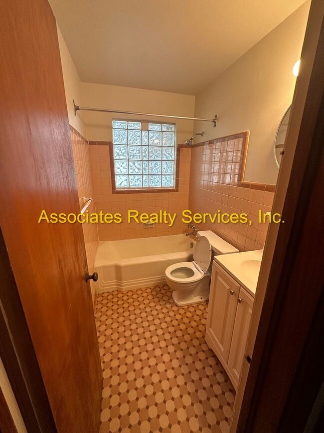 Photo - Adams-NE 9TH AVE Apartment