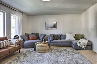 Building Photo - 930 Canyon Ave