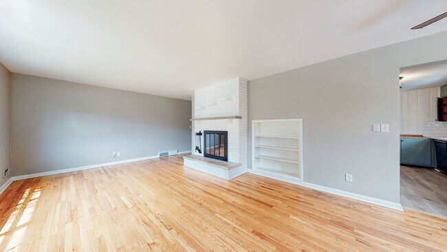 Foto del edificio - Hikes Point 3 Bed/2 Bath with Basement & Fenced-in Yard