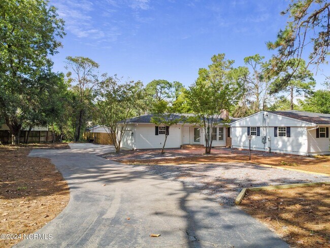 Building Photo - 850 N May St