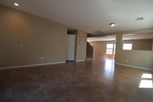 Building Photo - 560 Playa Linda Pl