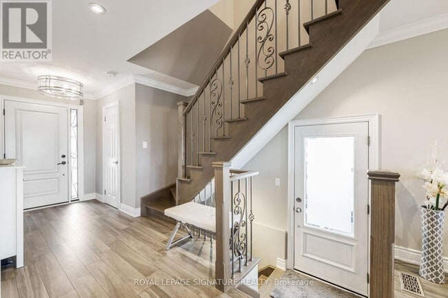 Building Photo - 4091 Dursley Crescent
