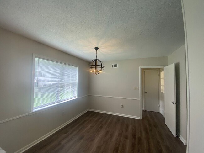 Building Photo - Renovated three bedroom two bath all lamin...