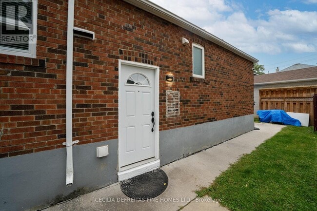 Building Photo - 12 Boyd Ave