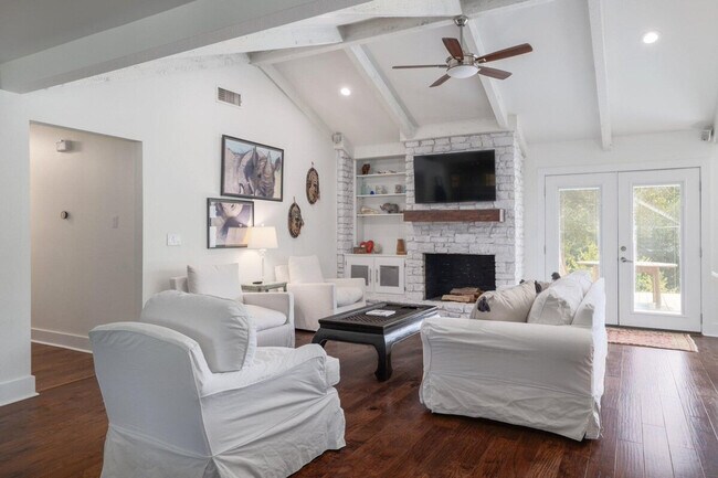 Foto del edificio - 7107 Scenic Brook Dr