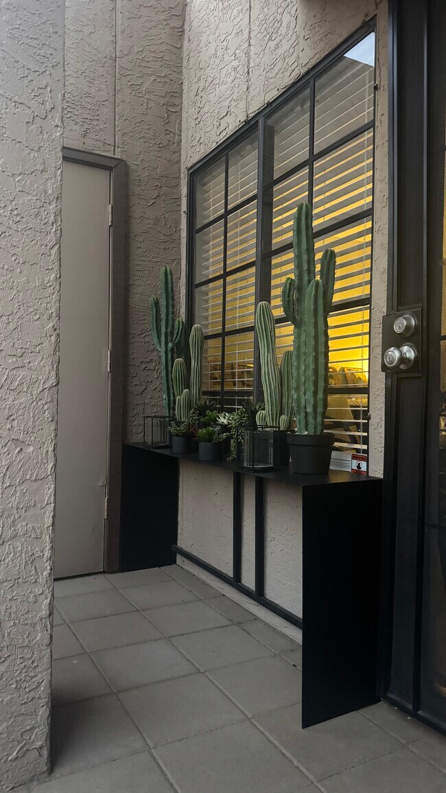 Foto del edificio - 8625 E Belleview Pl