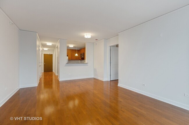 Building Photo - 450 E Waterside Dr