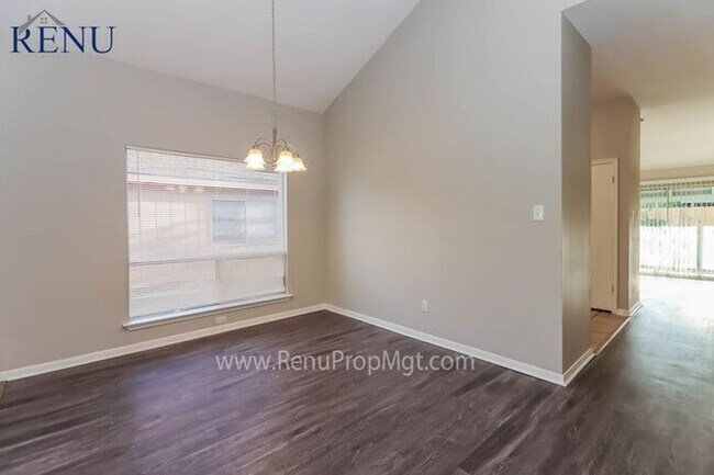 Foto del edificio - Available Now!