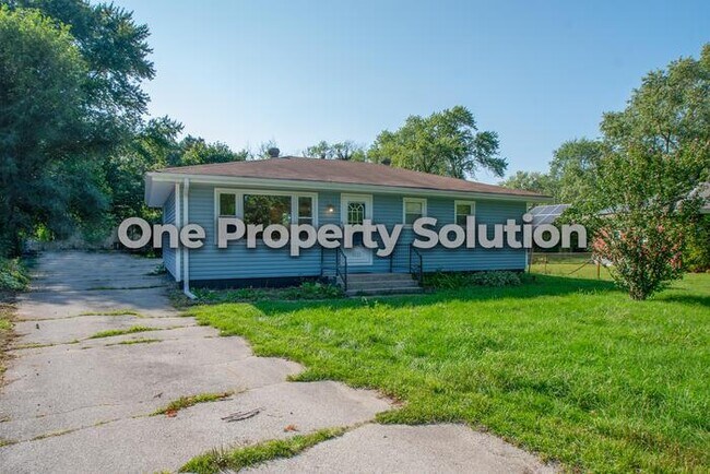 Building Photo - 4820 Cherry St