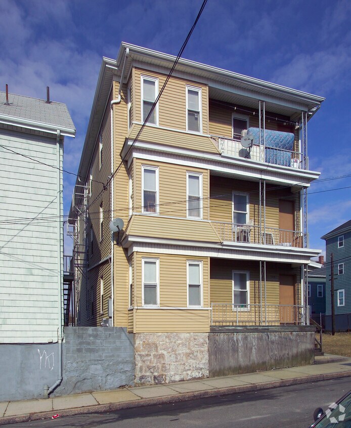Building Photo - 320 Ferry St