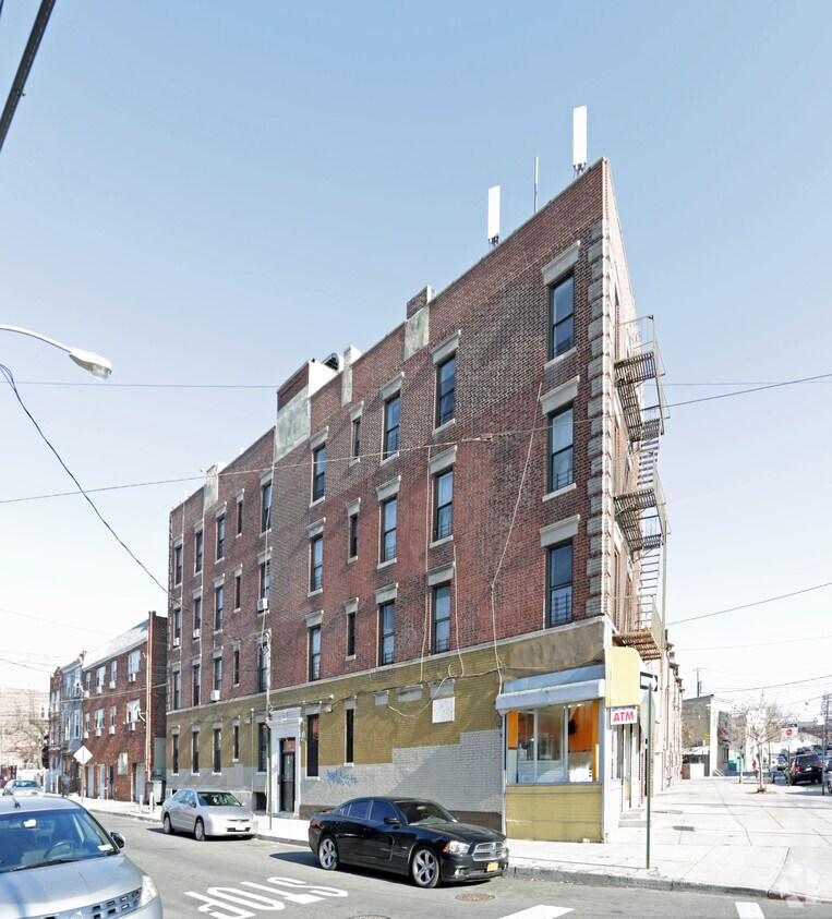 Building Photo - 771 E 213th