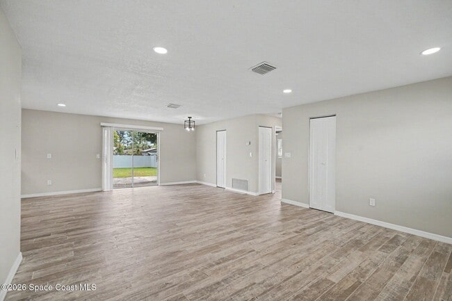 Building Photo - 2222 Lucille Ln