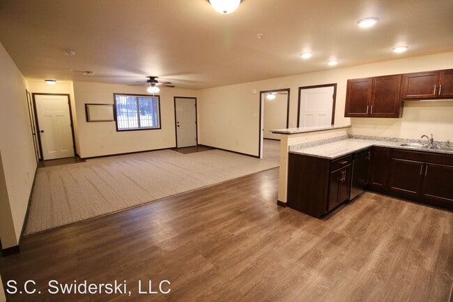 Building Photo - 1190 Kronenwetter Dr