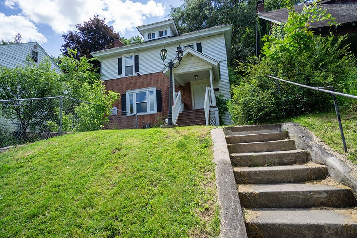 Primary Photo - Available 8/1/25 - Single Family Home With...